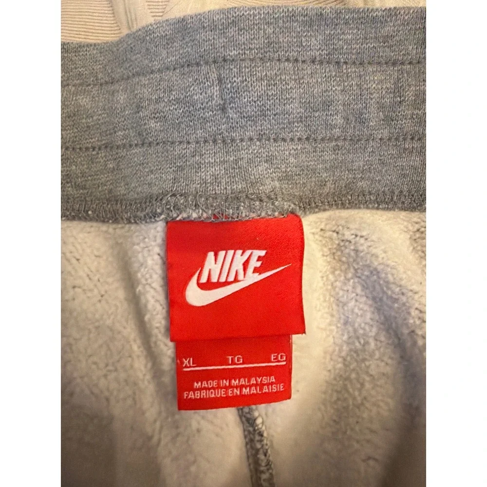 Nike sportswear club